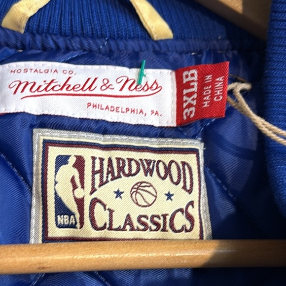 Mitchell & Ness Knicks Big & Tall Gold Satin New York Knicks Jacket NWT - Picture 11 of 12